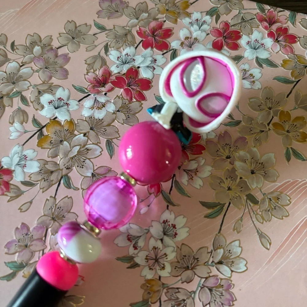 Marvel Doorables: Spider-man: Ghost-Spider Gwen handmade beaded pen